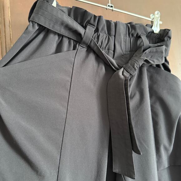 ATHLETA | Black Skyline II Featherweight Paper Bag Ankle Pants | Size 4 - Picture 4 of 5